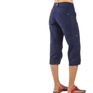 Kuhl Blue Capris Relaxed Fit Mid-Calf